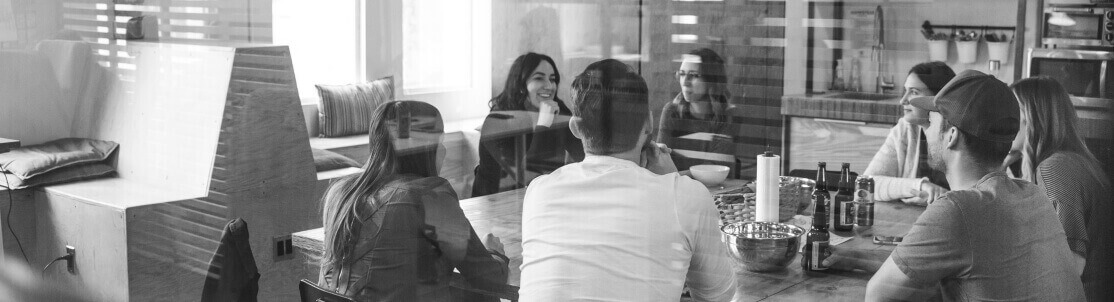 PEOPLE TALKING, EATING SNACKS, AND HAVING DRINKS TOGETHER IN A COWORKING SPACE